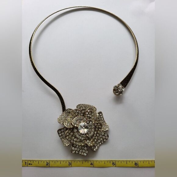 Stunning Classic Necklace and Earring Set NEW Never Worn. - Picture 2 of 15